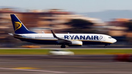 Ryanair "клекна" пред пилотите си