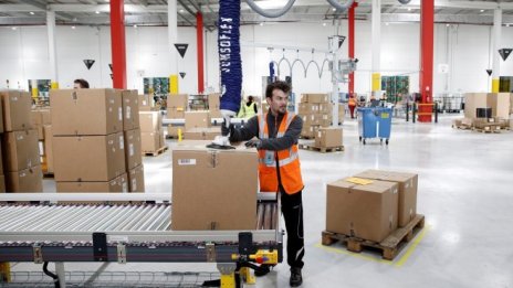 Amazon се превръща в заплаха за UPS и FedEx