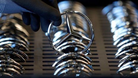 Дизелгейт и преструктурирането свиват наполовина печалбата на Daimler 