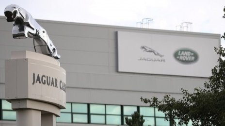 Jaguar Land Rover съкращава 10% от служителите в британския си завод