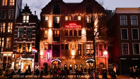 Амстердам забрани пушенето на марихуана из улиците на квартала на червените фенери