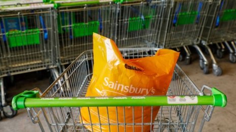 Sainsbury's остава предпазлива в прогнозите си