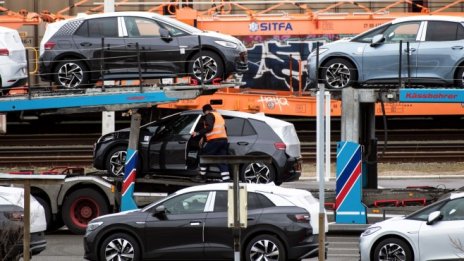 Повече от двойно се забавя ръстът на продажбите на нови коли у нас