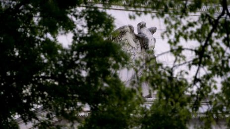 Фед задоволи инфлационните ястреби едва помръдвайки с пръст