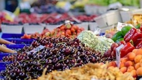 САЩ отчитат стабилен ръст на потребителските разходи