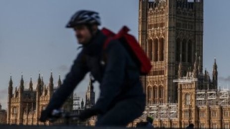 Правата на българите във Великобритания остават непроменени до края на годината