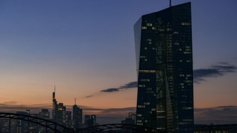 Банкерите в ЕЦБ са раздвоени за правилния темп на затягане на паричната политика