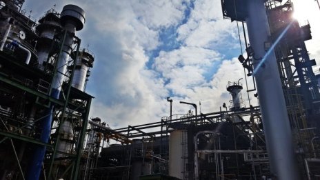 Решението на Саудитска Арабия свали цените на петрола 