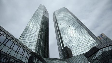 Фед ще разгледа офертата на Deutsche Bank за лоша банка