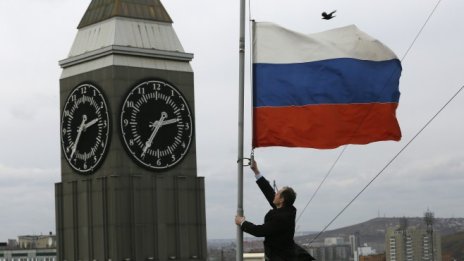 Русия ще намали инвестициите си в американски ценни книжа и употребата на долари