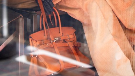 Hermès се справя по-добре от конкурентите си със спада в продажбите на луксозни стоки