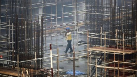 Ръстът на инвестициите в имоти в Китай се забавя за полугодието