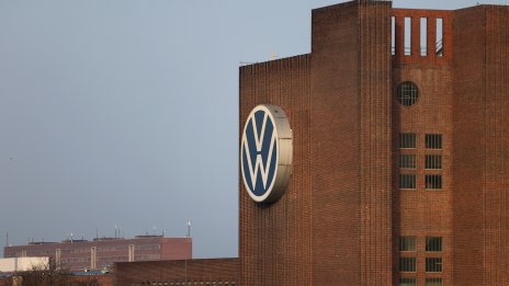 Volkswagen планира да замрази заплатите на голяма част от работниците си до 2030 г.
