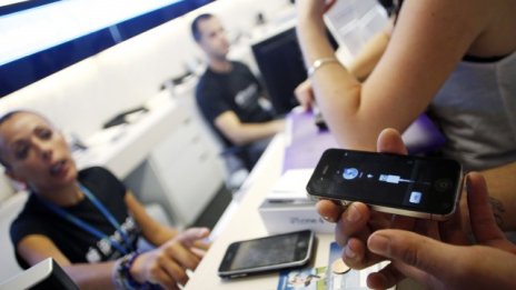 Продажбите на iPhone зависят от субсидиите на операторите 