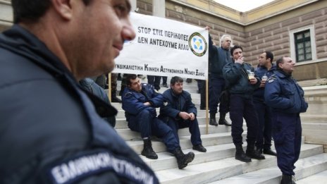 Гръцкият парламент прие съкращаване на бюджетните разходи с 3,2 млрд. евро