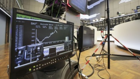 Страховете от нова вирусна вълна потопиха и европейските борси