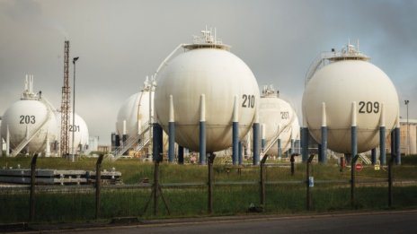 Цената на петрола се стабилизира след най-големия спад от март*