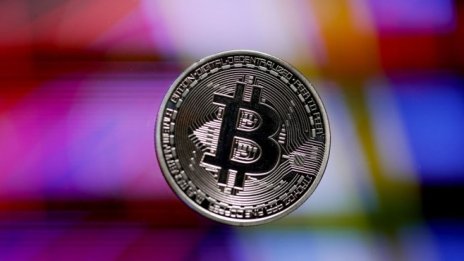 Биткойнът падна под 30 хил. долара за първи път от месец