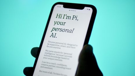 Технологичните гиганти поглъщат кралете на чатботовете