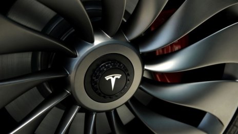 Франция се опитва да привлече Tesla, рекламирайки се като място за иновации