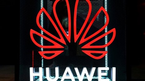 Huawei съди Федералната комуникационна комисия на САЩ