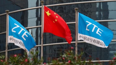 САЩ вадят от черния списък за търговия китайската ZTE