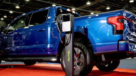 Ford сви наполовина производствените цели за е-пикапа F-150 Lightning заради търсенето