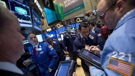 Сигналите на Фед и икономическите данни не успяха да изплашат Wall Street