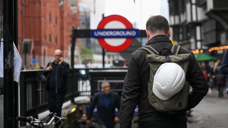 Ръстът на заплатите за най-нископлатените работници в Обединеното кралство се забавя