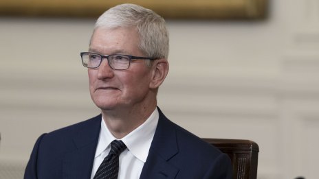 Тим Кук отива на среща с Тръмп в опит да спаси iPhone от мита