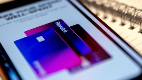Revolut изпревари най-голямата банка в Европа по обслужени клиенти през 2024 г.