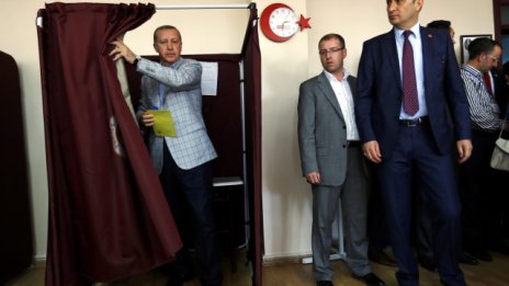 Ердоган печели президентските избори на първи тур