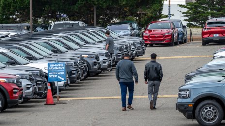 Цената на електромобилите пада, но дали това ще привлече купувачите?