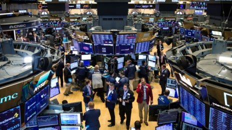 S&P 500 отчeтe трети пореден месец на растеж въпреки спада от сесията