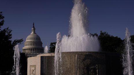 Дългът е необходим за икономическия растеж, но носи и проблеми