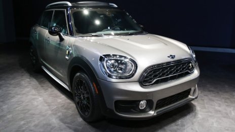 BMW обмисля изтегляне на производството на Mini от Англия 