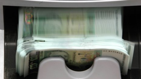 В края на 2018 г. средната заплата в страната стига 1170 лева