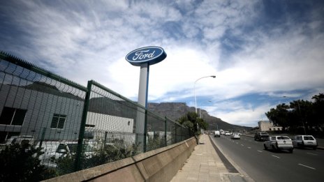 Ford предупреди Мей, че може да премести част от производството извън страната
