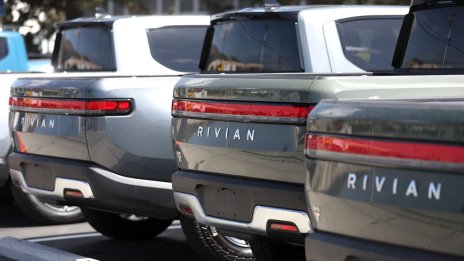 Сривът при акциите на Tesla засенчва колапса при Rivian и Lucid