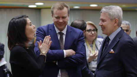 Осигуряване на доставки за Украйна: Европа сключи пакт за боеприпаси