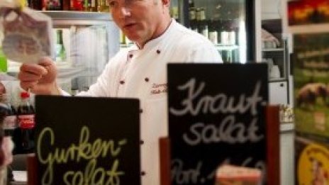 Устойчивият сектор на услугите е признак за ускоряване на световната икономика