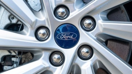 Ford залага на твърдотелните батерии