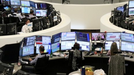 Щатските индекси започват сесията разнопосочно заради несигурност в търговията*