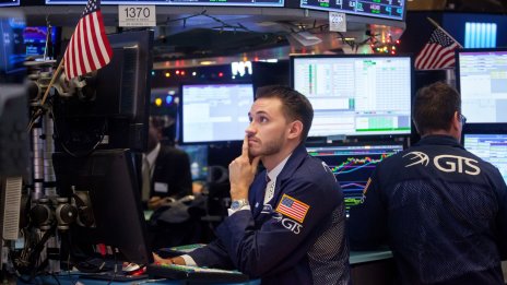 Страховете около банковия сектор оцветиха в червено Dow въпреки възхода на Microsoft 