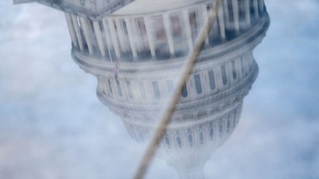 Задава се опасна игра относно тавана върху американския дълг