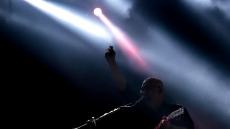 Високотехнологично облекло позволява на глухи хора да усещат музиката