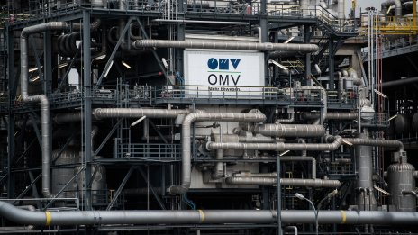 OMV и ADNOC на Абу Даби сливат химическите си звена в нов гигант за 60 млрд. долара