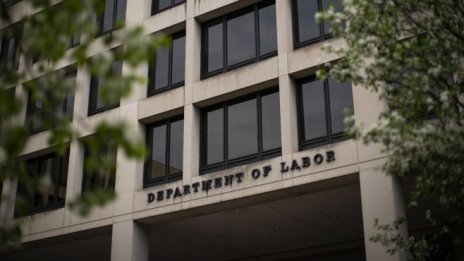 Заявленията за безработица в САЩ нарастват двойно до рекордните 6,65 млн. броя