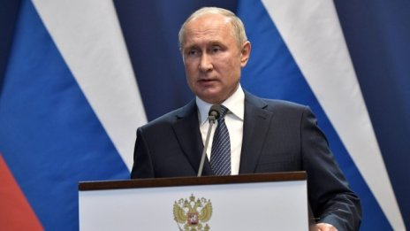 Путин удължи неработните дни в Русия до края на април