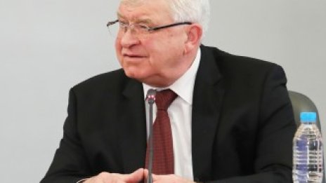 Кирил Ананиев подписа договора с "Главболгарстрой" за новата детска болница